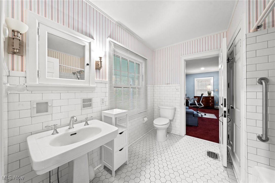 2431 Som Center Road Hunting Valley OH 44022