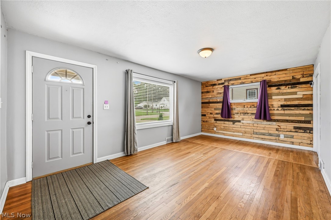 107 Renee Drive Struthers OH 44471