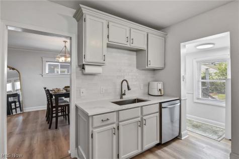 2088 Elmwood Avenue Lakewood OH 44107