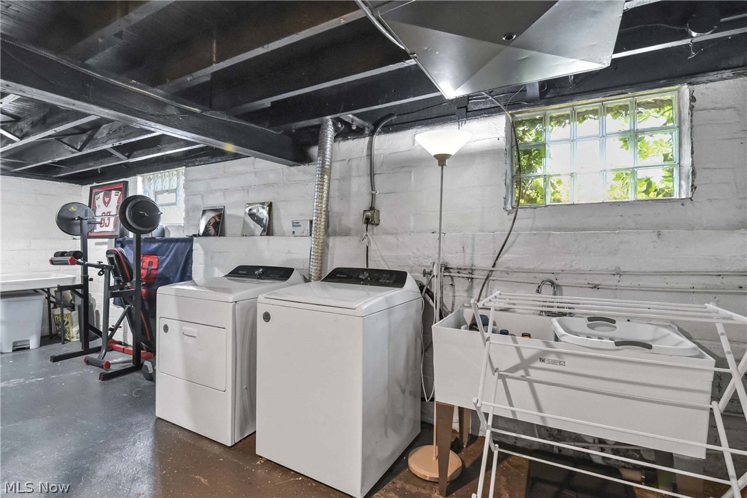 2088 Elmwood Avenue Lakewood OH 44107