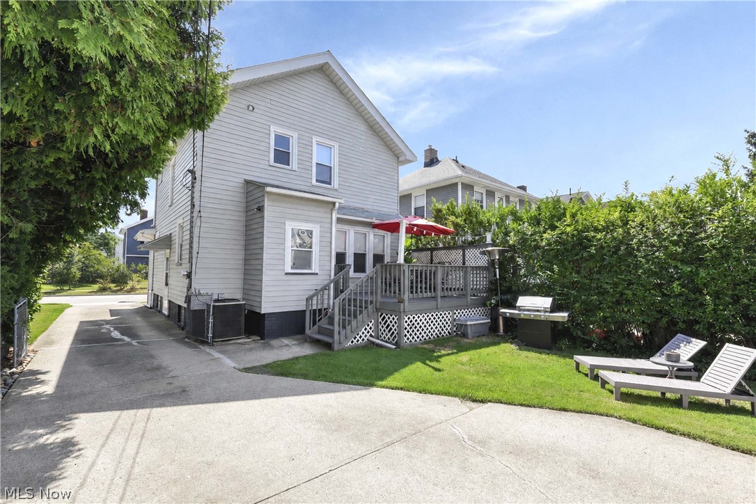 2088 Elmwood Avenue Lakewood OH 44107