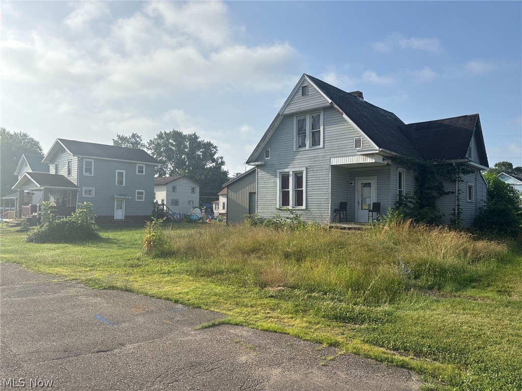 420 W 4th Street Uhrichsville OH 44683
