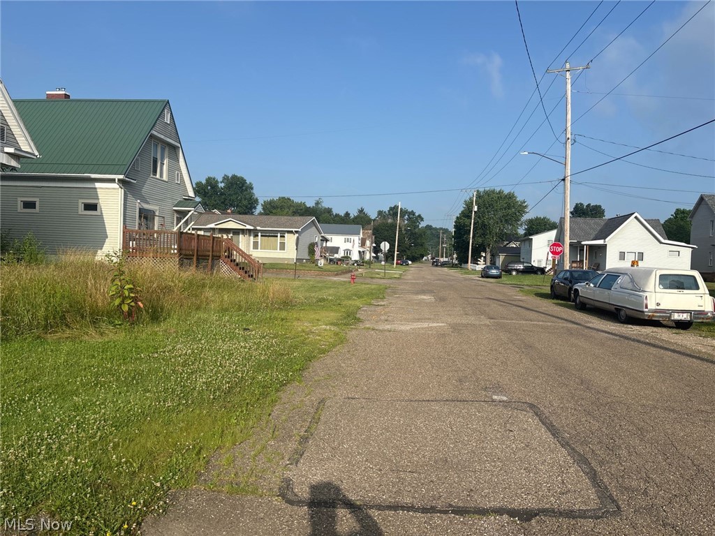 420 W 4th Street Uhrichsville OH 44683