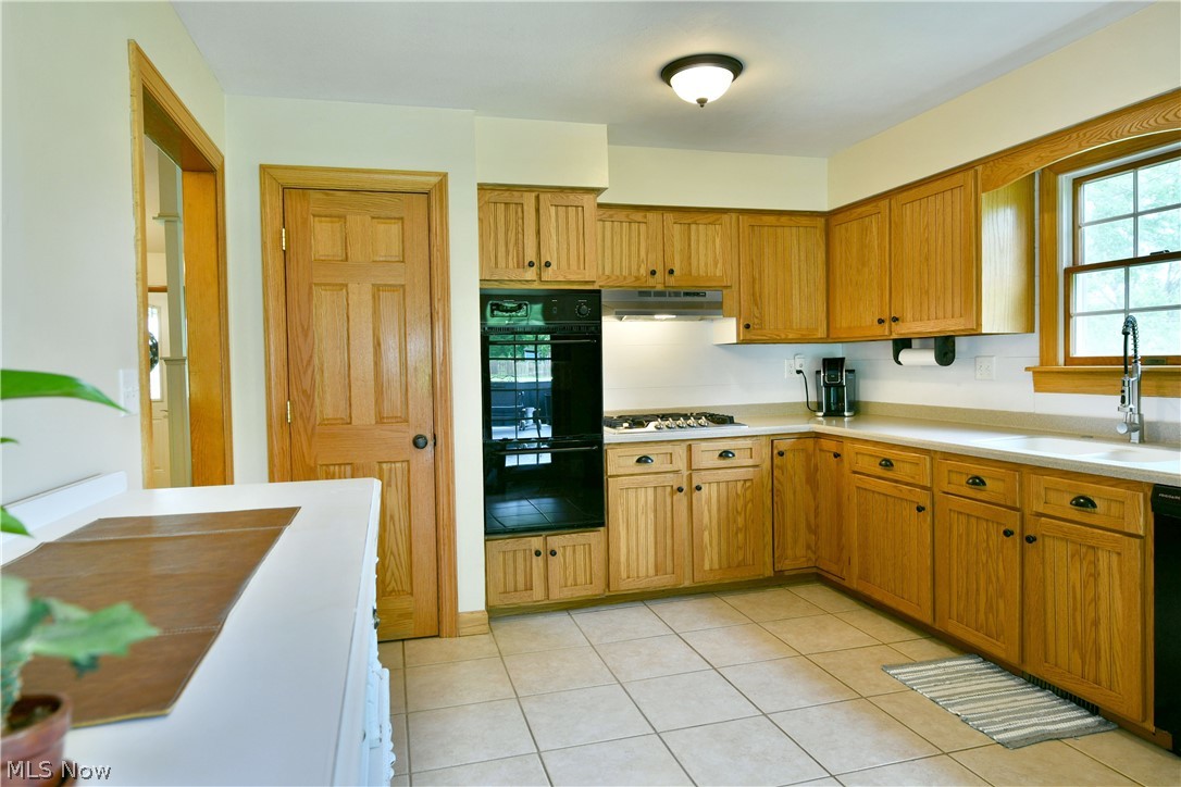 7198 Oak Hill Drive West Farmington OH 44491