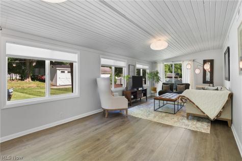 1001 Oneida Trail SW Hartville OH 44632