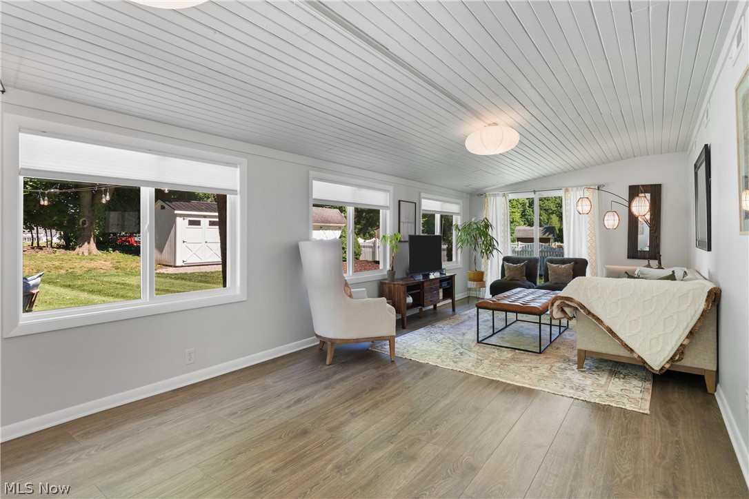 1001 Oneida Trail SW Hartville OH 44632