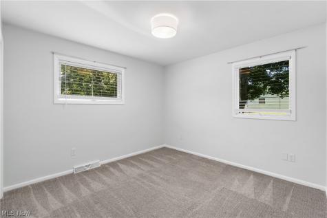 1001 Oneida Trail SW Hartville OH 44632