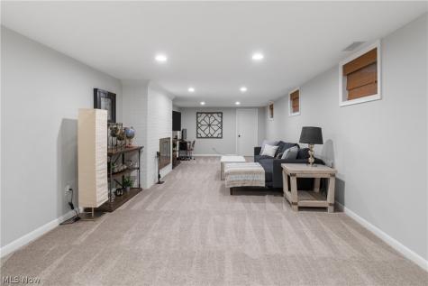 1001 Oneida Trail SW Hartville OH 44632