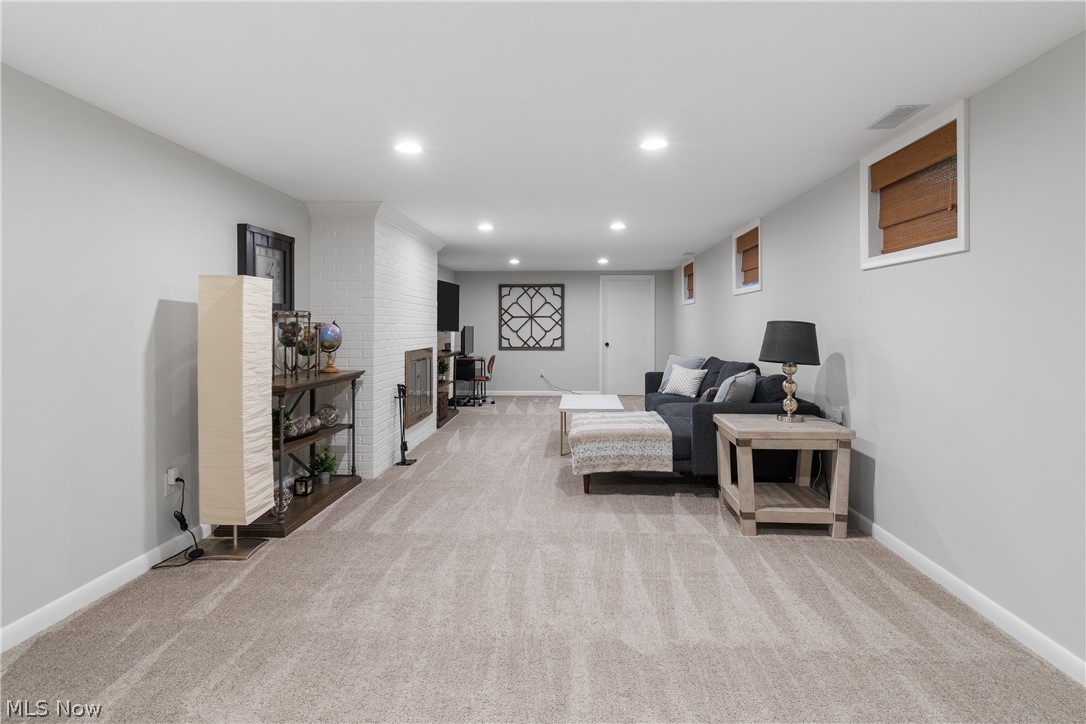1001 Oneida Trail SW Hartville OH 44632