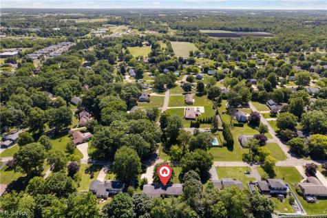 1001 Oneida Trail SW Hartville OH 44632