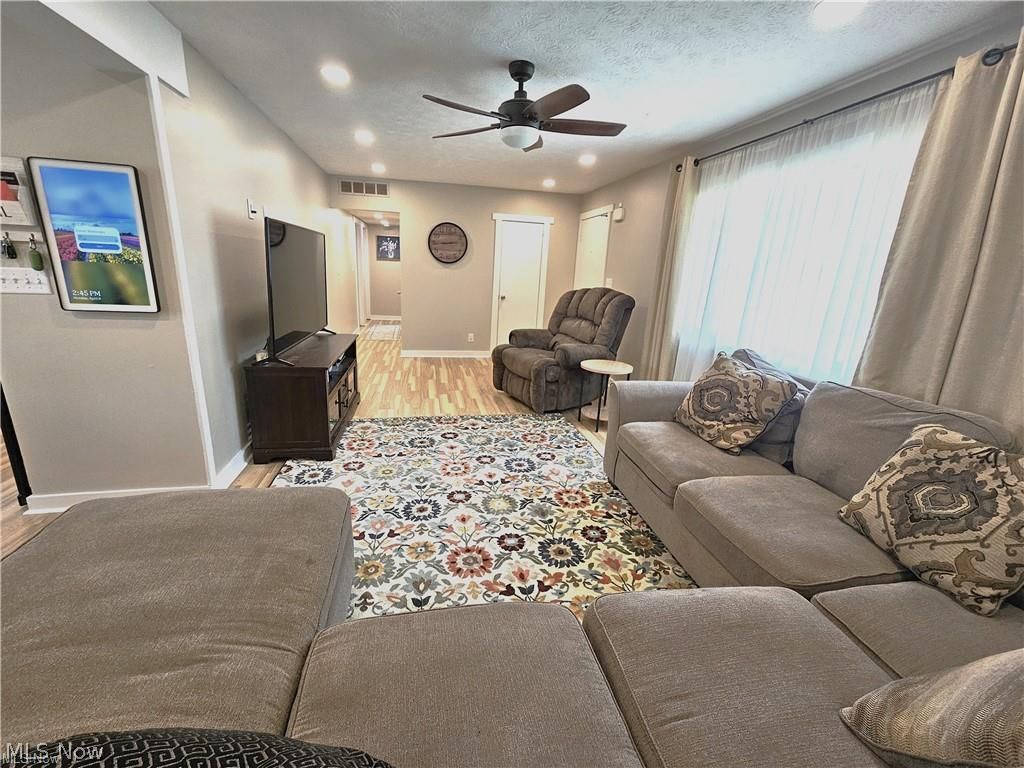 432 Catalina Avenue Wooster OH 44691