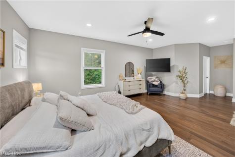 7598 Woodland Avenue Hudson OH 44236