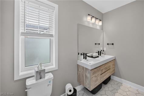 7598 Woodland Avenue Hudson OH 44236