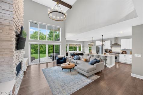 7598 Woodland Avenue Hudson OH 44236