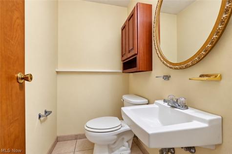 102 Blossom Lane Niles OH 44446