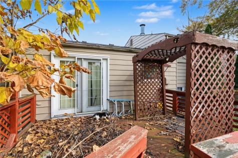 102 Blossom Lane Niles OH 44446