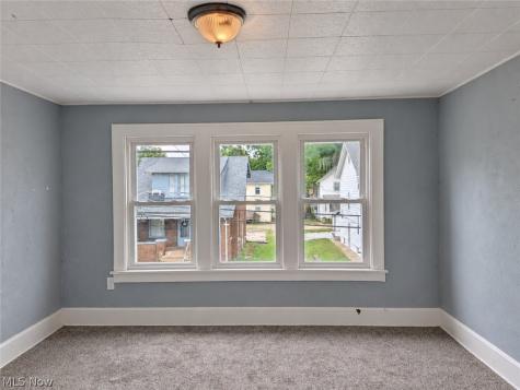 864 10th Street NE Massillon OH 44646