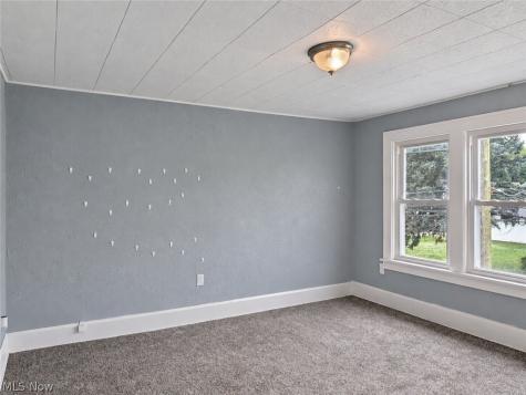 864 10th Street NE Massillon OH 44646