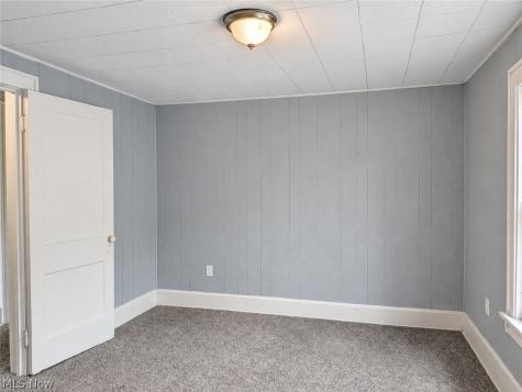 864 10th Street NE Massillon OH 44646