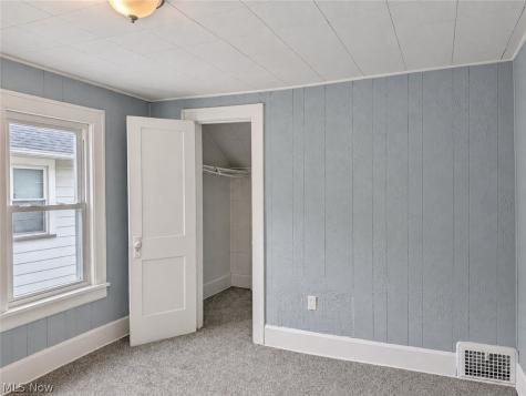864 10th Street NE Massillon OH 44646