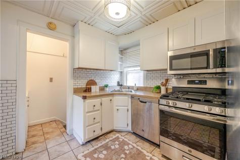 1344 Manor Park Avenue Lakewood OH 44107