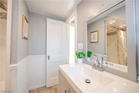 1344 Manor Park Avenue Lakewood OH 44107