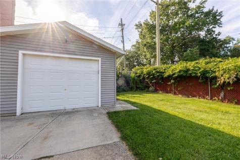 1344 Manor Park Avenue Lakewood OH 44107