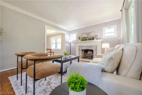 1344 Manor Park Avenue Lakewood OH 44107