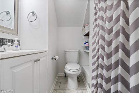 1556 Campbell Street Cuyahoga Falls OH 44223