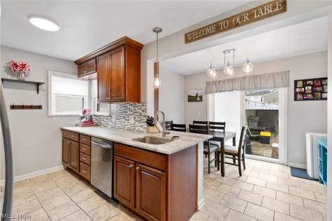 1556 Campbell Street Cuyahoga Falls OH 44223