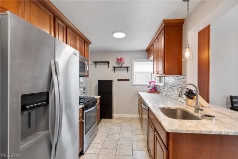 1556 Campbell Street Cuyahoga Falls OH 44223