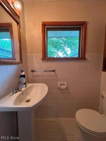 708 Fairwood Road New Franklin OH 44319