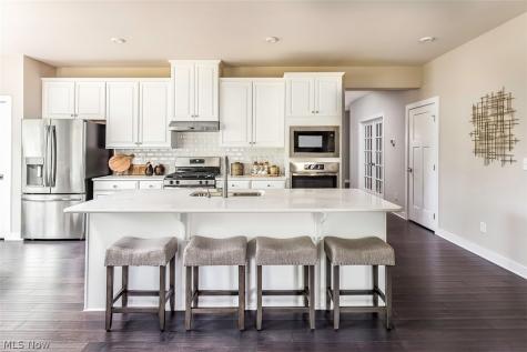 1161 Hunting Hollow Grafton OH 44044