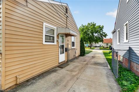 2701 Tuxedo Avenue Parma OH 44134