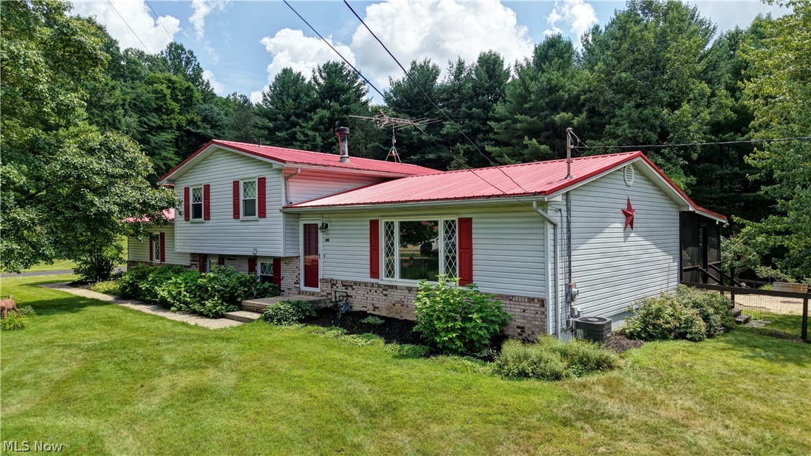 4974 South Street NE Somerdale OH 44678