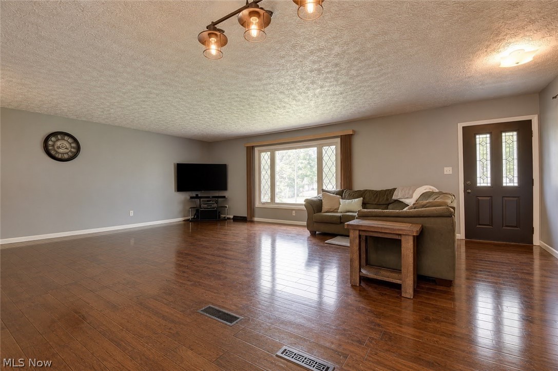 4974 South Street NE Somerdale OH 44678