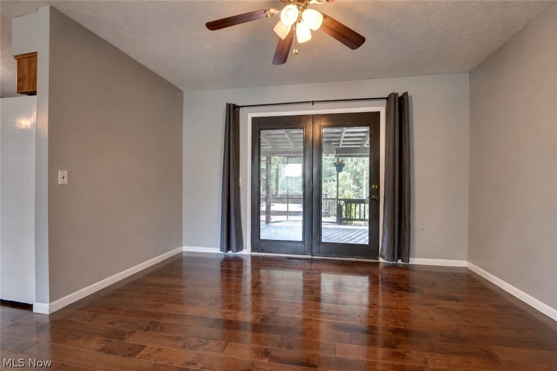 4974 South Street NE Somerdale OH 44678