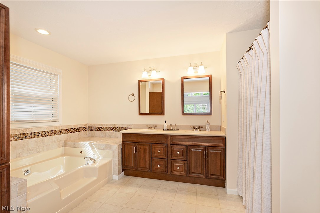 5766 Green Circle Willoughby OH 44094