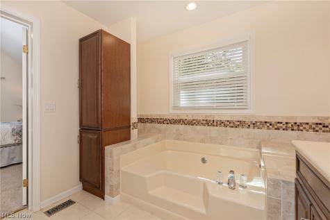 5766 Green Circle Willoughby OH 44094
