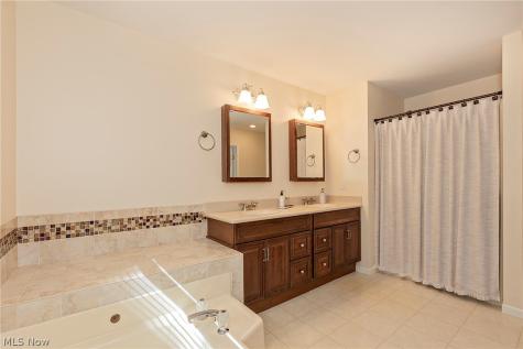 5766 Green Circle Willoughby OH 44094