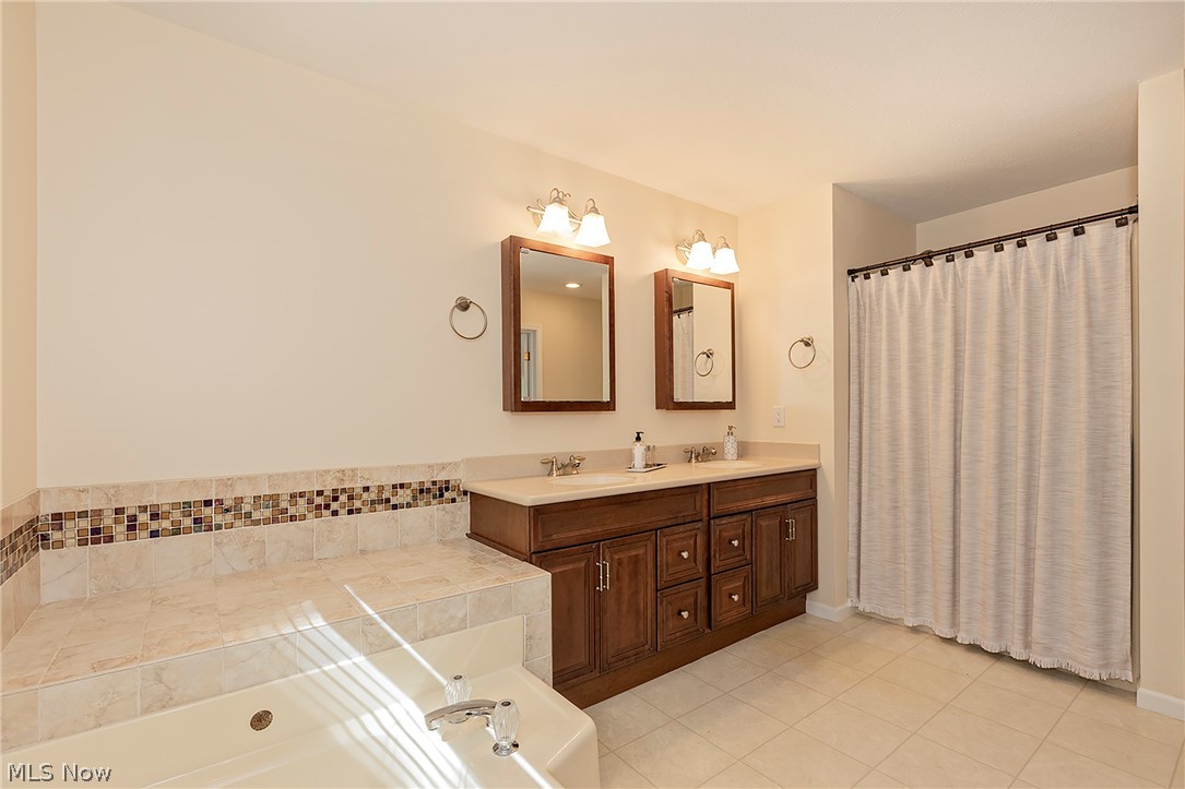 5766 Green Circle Willoughby OH 44094