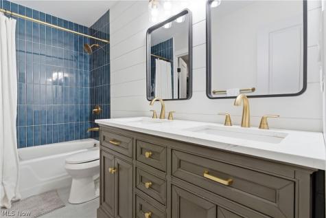 161 Devorah Drive Aurora OH 44202