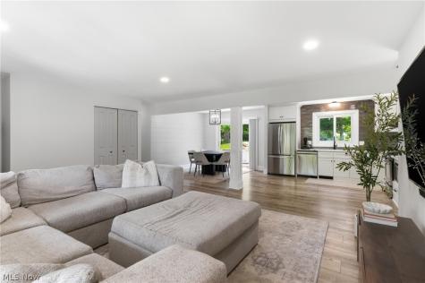 161 Devorah Drive Aurora OH 44202