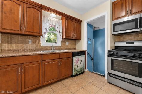 1369 Cranover Road Lyndhurst OH 44124