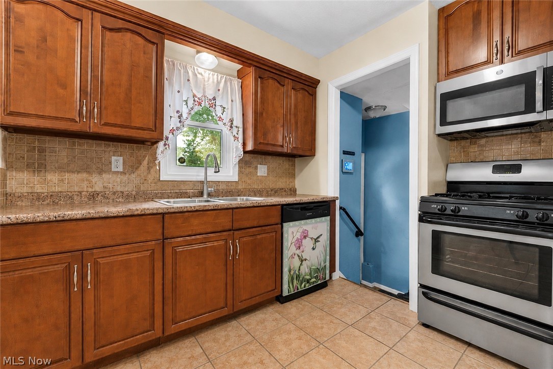 1369 Cranover Road Lyndhurst OH 44124