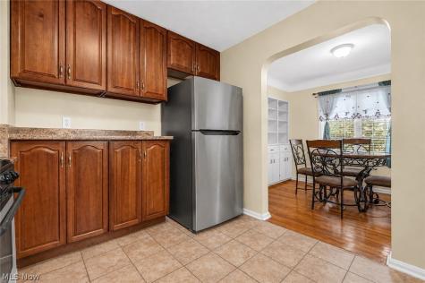 1369 Cranover Road Lyndhurst OH 44124