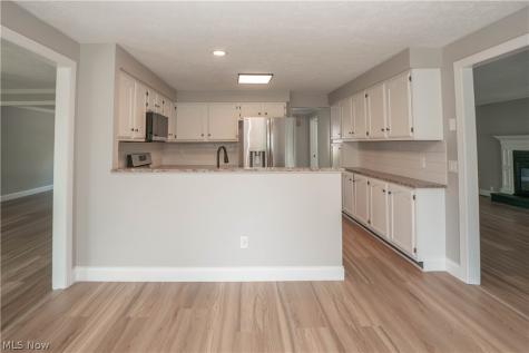 2888 Saint Albans Circle NW North Canton OH 44720