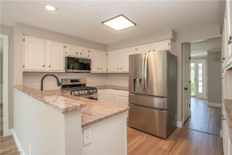 2888 Saint Albans Circle NW North Canton OH 44720