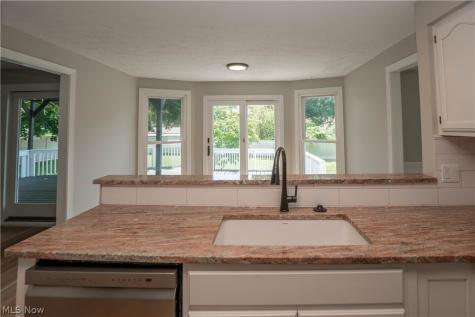 2888 Saint Albans Circle NW North Canton OH 44720