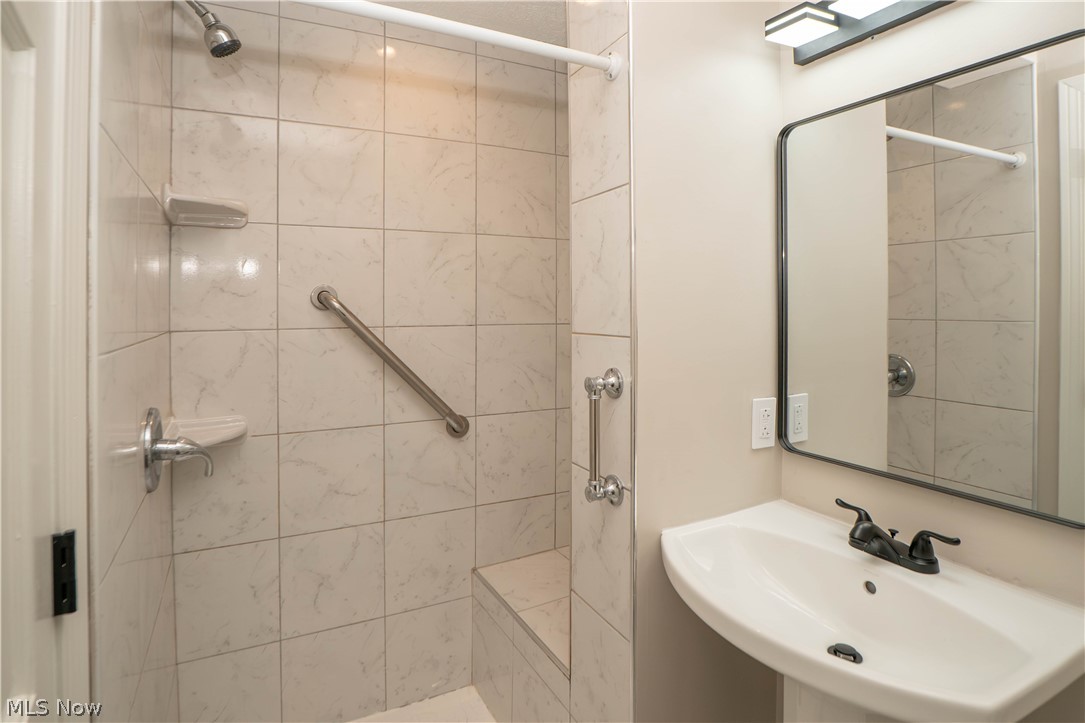 2888 Saint Albans Circle NW North Canton OH 44720